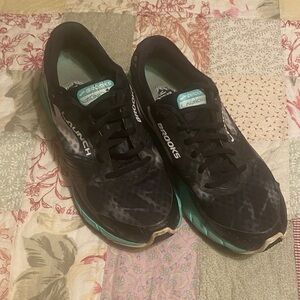 Brooks Launch Black and Teal Athletic Shoes 9